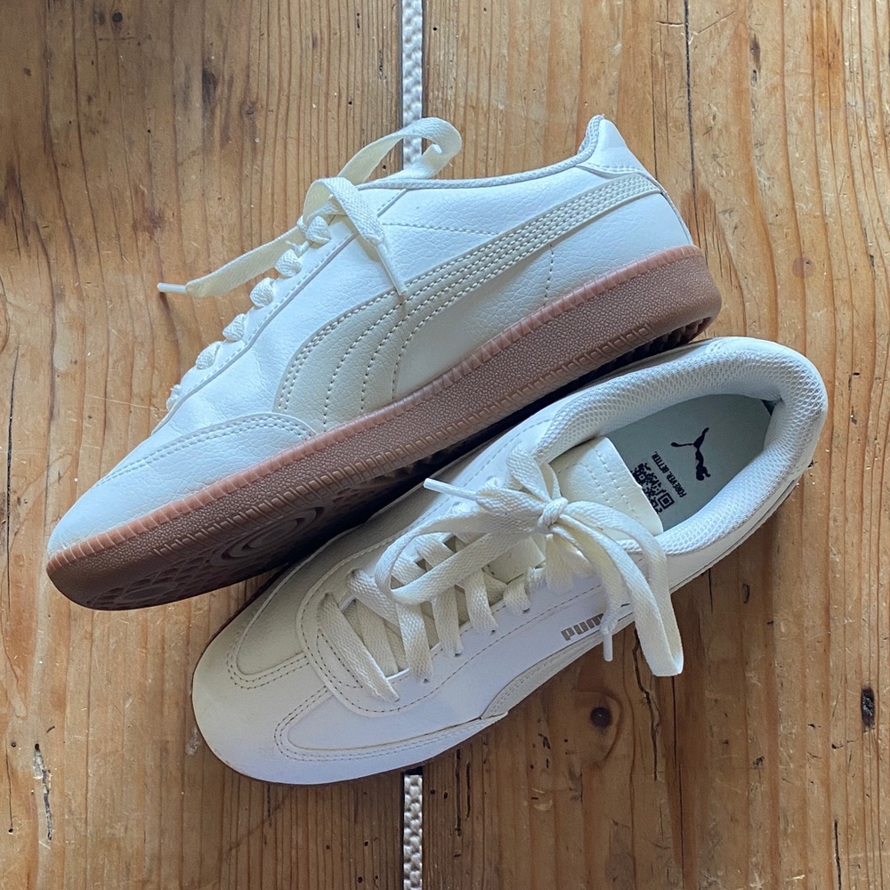 Puma Cream and Gum Low-Top Sneakers